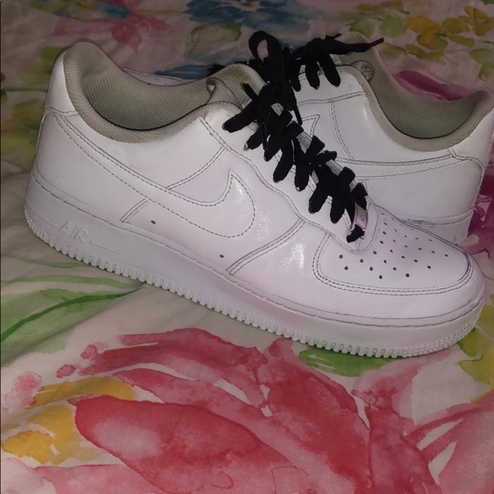 The shoes that everyone’s wearing Air Force ones